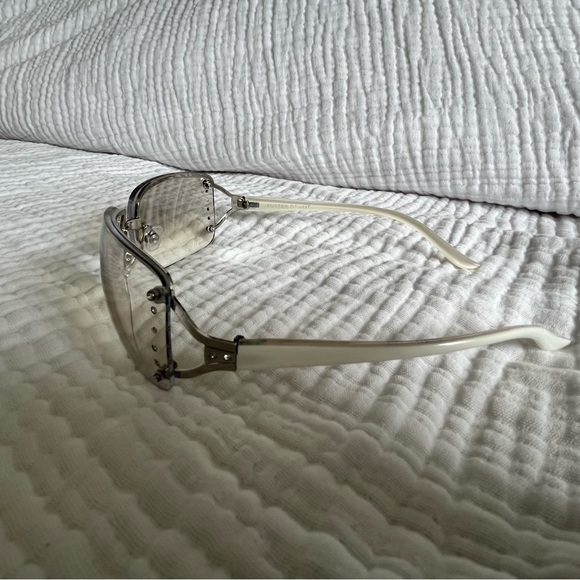 Foster Grant Silver Frameless Non-Polarized Sunglasses - Picture 2 of 5